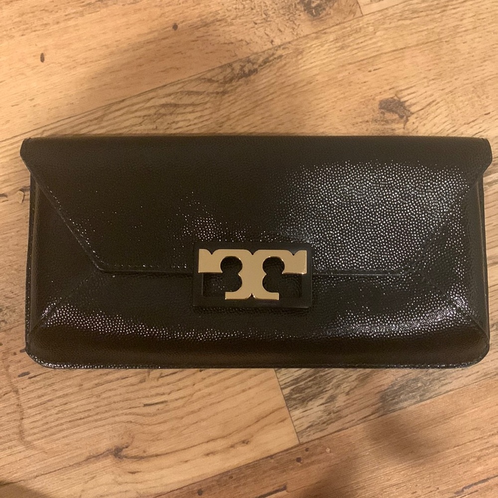 tory burch clutch